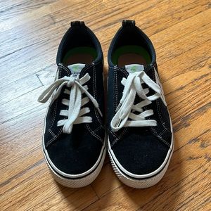 Cariuma Women’s Sneakers